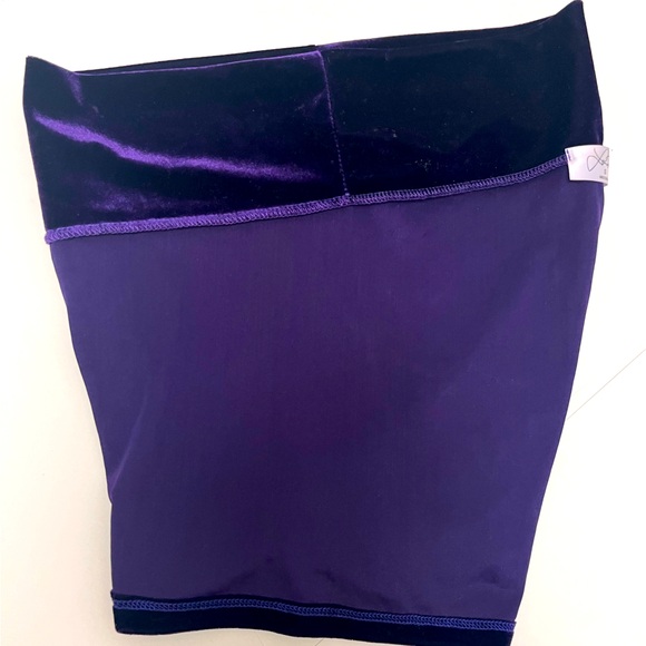 NWOT ⚜️💜⚜️ Laina Rauma velvet purple shorts size S - Picture 5 of 11